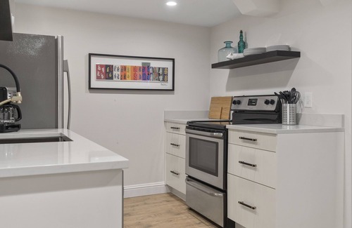 North End House | Luxury N. Tacoma Unit