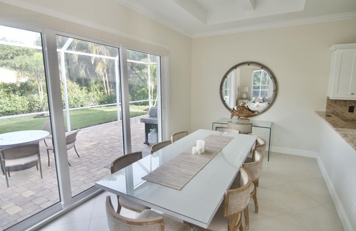 Park Shore House | Luxury Naples 4 bdrm, 4.5 bath, pool, fire table, ParkShore beach pass.