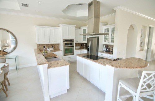 Park Shore House | Luxury Naples 4 bdrm, 4.5 bath, pool, fire table, ParkShore beach pass.
