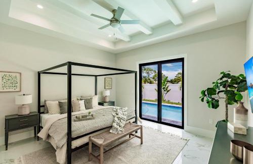 Naples Park House | Luxury Naples 4br W Pool Near Vanderbilt Beach