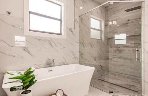 Naples Park House | Luxury Naples 4br W Pool Near Vanderbilt Beach
