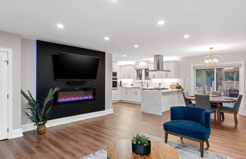 Niagara Falls House | Luxury Nature Haven: Swim Spa & Upscale Comfort