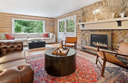 Bellingham House | Luxury & Nature's Haven: Architectural Symphony Amidst Serene Bellingham Vistas