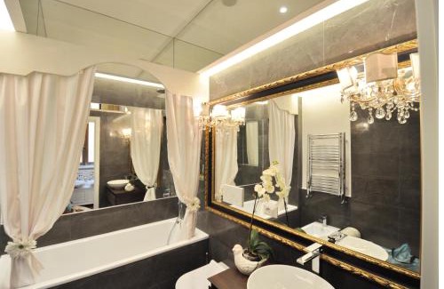 Rione VI Parione Apartment | Luxury Navona apartments by Flatinrome
