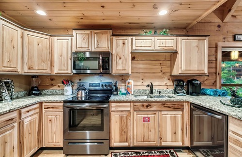 Pigeon Forge Cabin | Luxury New Cabin near Pigeon Forge Downtown/Dollywood
