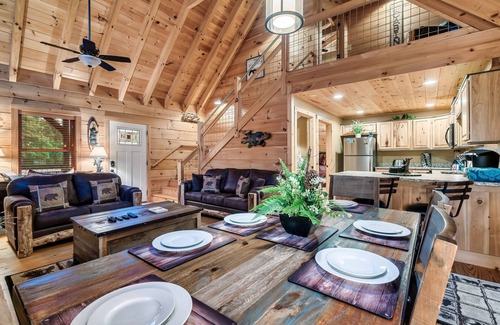 Pigeon Forge Cabin | Luxury New Cabin near Pigeon Forge Downtown/Dollywood