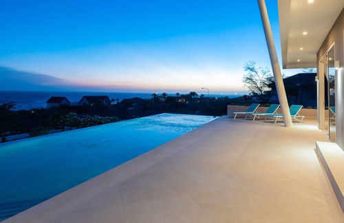 St. Marie Villa | Luxury New Villa Casa-Bella Ocean View, Walk to Private beach, Pool, 8 Guests