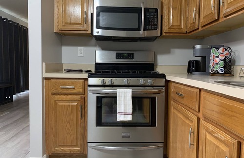 Canton House | *Luxury* - Newly Renovated 3 BR Oasis - Canton/Plymouth/Ann Arbor