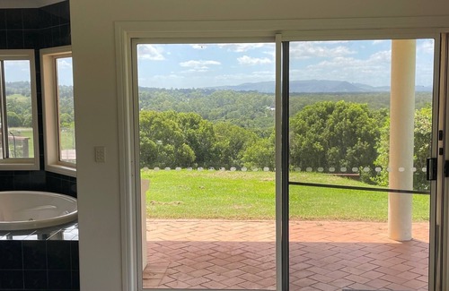 Cooroy House | Luxury Noosa Hinterland Home With 360 Degree Panoramic Views