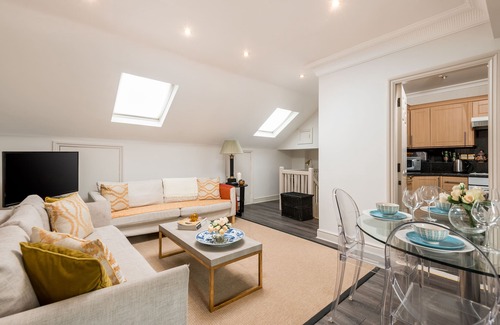 Pembridge Apartment | Luxury Notting Hill 3 bedroom, 2 Bathroom Duplex Apartment