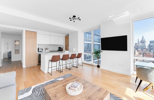 Garment District Apartment | Luxury NYC Skyline 2 BD/2 BA - Amazing VIEWS