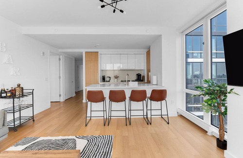Garment District Apartment | Luxury NYC Skyline 2 BD/2 BA - Amazing VIEWS