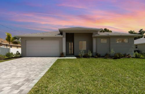 Pelican Villa | Luxury Oasis in Cape Coral