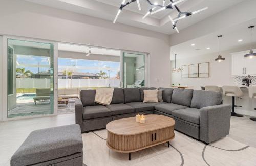 Pelican Villa | Luxury Oasis in Cape Coral