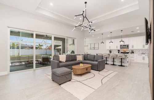 Pelican Villa | Luxury Oasis in Cape Coral