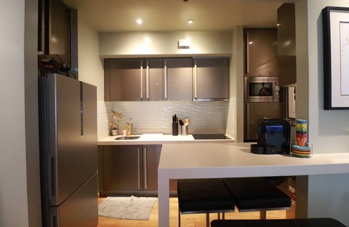 Downtown Apartment | Luxury Oasis in Century City/Makati