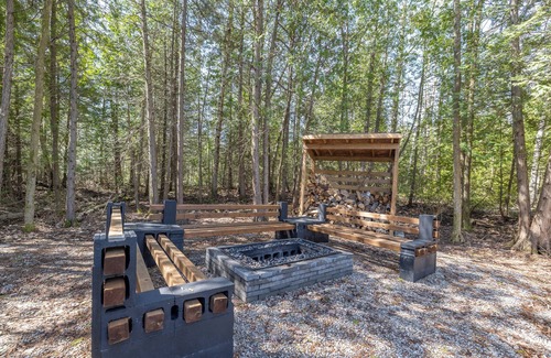 South Bruce Peninsula Cottage | Luxury oasis in the woods, less than five minutes from the beach!