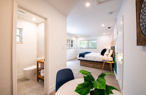 Poinciana Park Hotel | Luxury Oasis in Fort Lauderdale