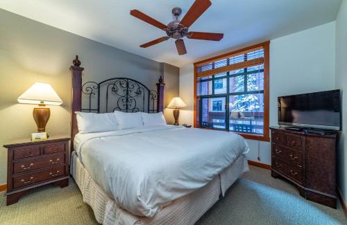 Mammoth Lakes House | Luxury Oasis Village Ski-in Ski-out