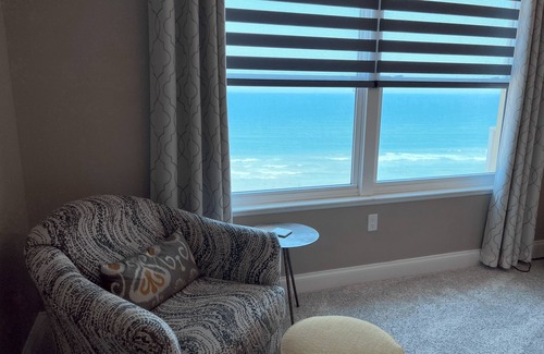 Ocean View Halifax Estates Condo | Luxury Oceanfront Condo in Daytona Beach Shores with Gorgeous Views! 4BR, 3BA