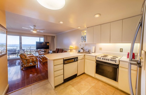 Waikiki Apartment | Luxury Ocean Marina View Studio World Famous Ilikai NO RESORT FEES! FREE WIFI