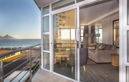 Bloubergstrand Apartment | Luxury Ocean View Beachfront 2 bed apartment -206 The Waves, Blouberg, Cape Town