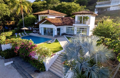 El Ocotal Villa | Luxury Ocean-View 5 BR Villa/short walk to the beach