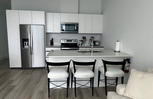 Northwest Point Condo | LUXURY OCEAN VIEW PENTHOUSE 1 BED CONDO WITH AMAZING SHORE DIVING NEXT DOOR