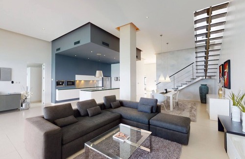 Beacon Hill Condo | Luxury Oceanfront 3 Bedroom 3.5 Bathroom-Stunning Views of the Sea & Airport