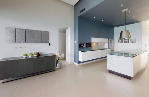 Beacon Hill Condo | Luxury Oceanfront 3 Bedroom 3.5 Bathroom-Stunning Views of the Sea & Airport