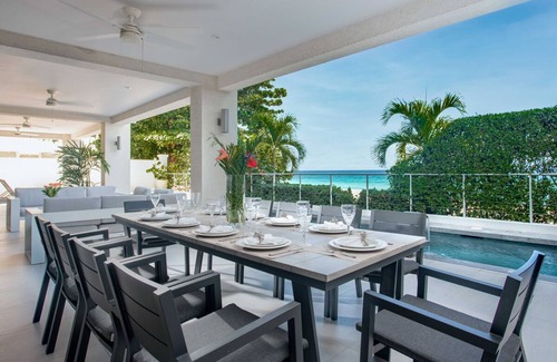Old Trees Bay Apartment | Luxury Oceanfront with Pool - The Villa at The St. James