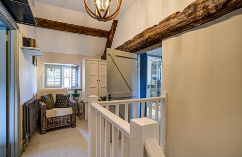 Fairford House | Luxury Old Sorting Office in Cotswold town centre