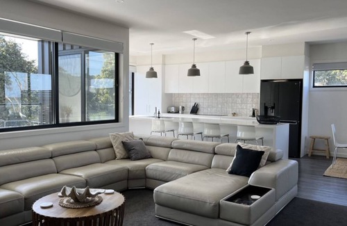 Inverloch House | Luxury on Bayview Wifi Linen included