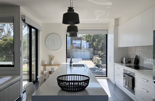 Inverloch House | Luxury on Bayview Wifi Linen included