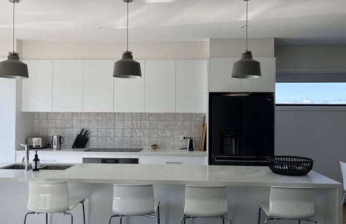 Inverloch House | Luxury on Bayview Wifi Linen included
