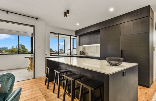 Lacepede House | Luxury on Holland - the ultimate modern escape to create lasting memories with family and friends.