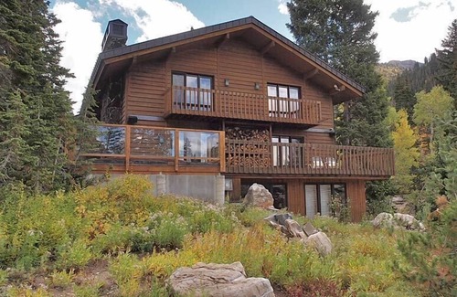 Salt Lake Mountain Resorts Ski Chalet | Luxury On Mountain Ski Accommodation located between Alta and Snowbird