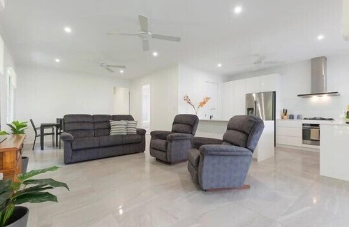 Port Douglas House | Luxury on Mudlo Port Douglas, 4-bedroom home in the heart of Port Douglas