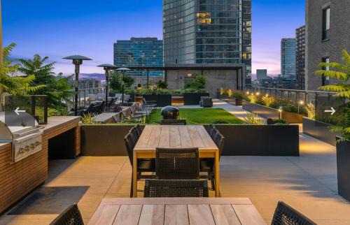 The Loop Apartment | Luxury on the Lakefront - Chicago High Rise 1 Bedroom