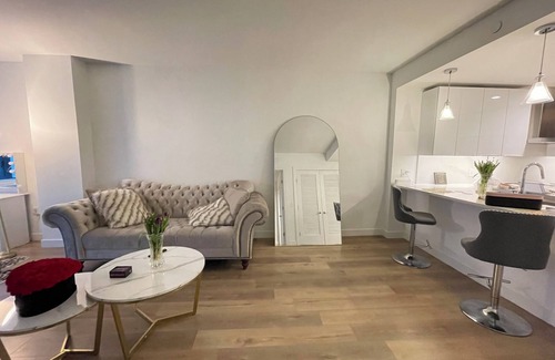 Hoboken Apartment | Luxury One-Bedroom, Views of NYC