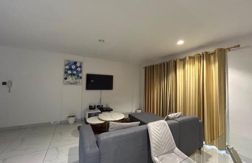 Labone Apartment | Luxury one bed at Green Wood