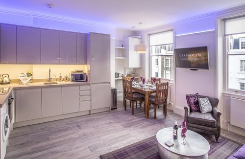 Warwick Apartment | Luxury one-bedroom apartment in Central London (sleeps up to 4)