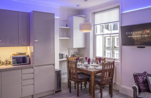 Warwick Apartment | Luxury one-bedroom apartment in Central London (sleeps up to 4)