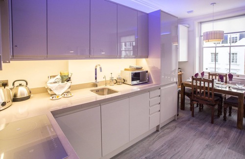 Warwick Apartment | Luxury one-bedroom apartment in Central London (sleeps up to 4)