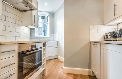 Redcliffe Apartment | Luxury One Bedroom Chelsea Apartment