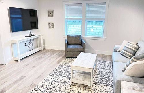 Plymouth Cultural District Apartment | Luxury One Bedroom Condo (650S.F.)