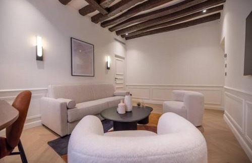 Quartier de la Place-Vendome Apartment | Luxury one bedroom flat near Le Louvre I