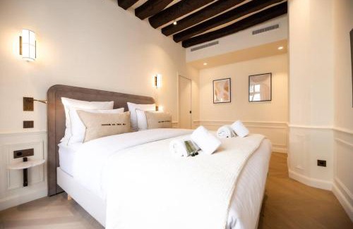 Quartier de la Place-Vendome Apartment | Luxury one bedroom flat near Le Louvre I