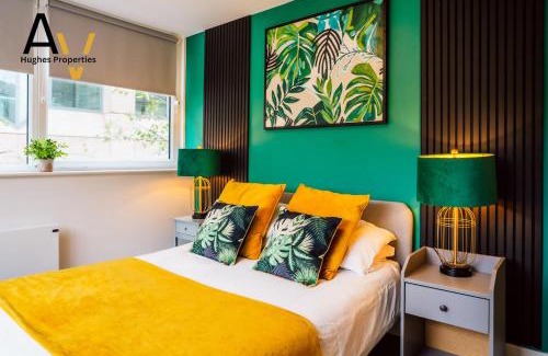 Central Milton Keynes Apartment | Luxury One-Bedroom Apartment - Free Wi-Fi, Parking, Perfect for Relocation Guests By AV Hughes Properties