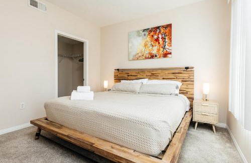 Miracle Mile Apartment | Luxury One Bedroom minutes from The Grove